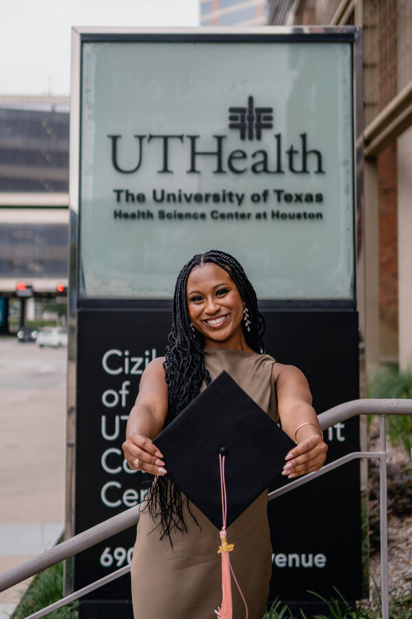 UTH Graduate 1 UTH Graduate 1